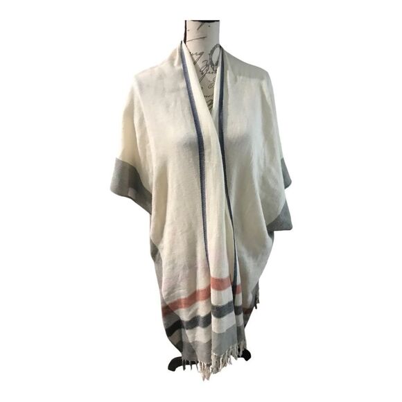 Ann Taylor Pancho one size Fringe lower level - Picture 2 of 6